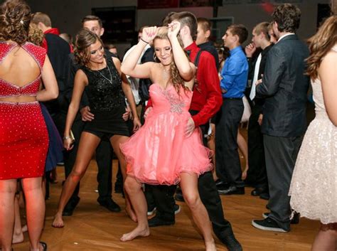 What is Homecoming Dance in High School: A Deeper Dive into the Cultural Ritual